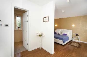 3-Bedroom Apartment with Jacuzzi in Split