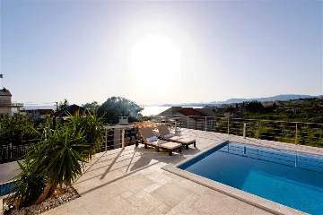 Podstrana Villa with 4 Bedrooms and Private Pool