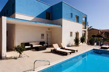 Podstrana Villa with 4 Bedrooms and Private Pool
