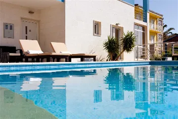 Podstrana Villa with 4 Bedrooms and Private Pool