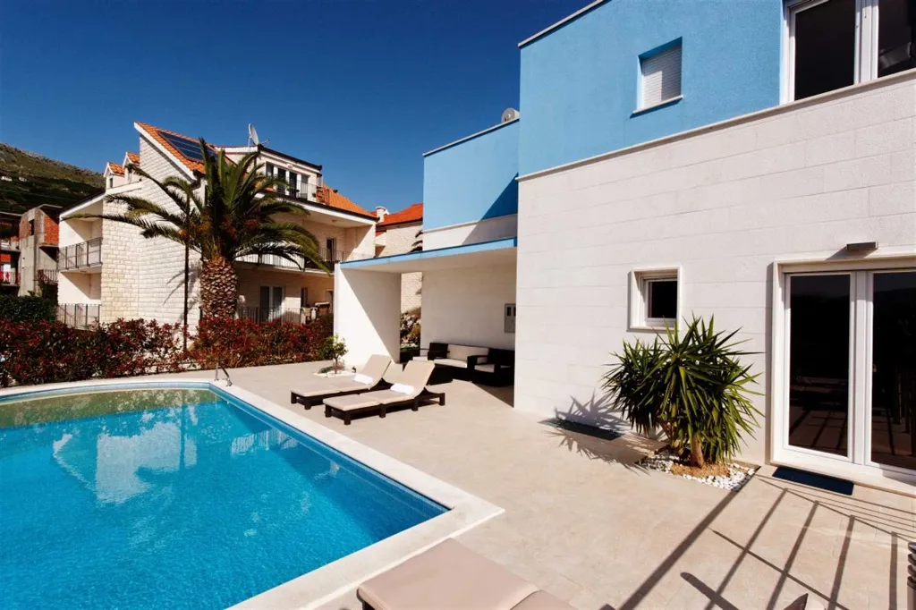 Podstrana Villa with 4 Bedrooms and Private Pool