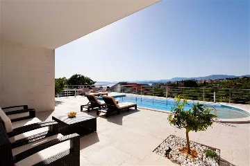 Podstrana Villa with 4 Bedrooms and Private Pool