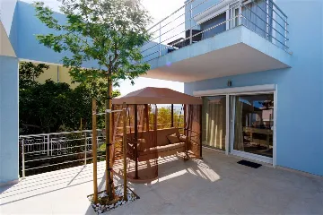 Podstrana Villa with 4 Bedrooms and Private Pool