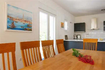 Podstrana Villa with 4 Bedrooms and Private Pool