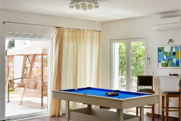 Podstrana Villa with 4 Bedrooms and Private Pool