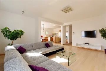 Podstrana Villa with 4 Bedrooms and Private Pool