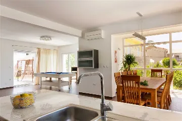 Podstrana Villa with 4 Bedrooms and Private Pool