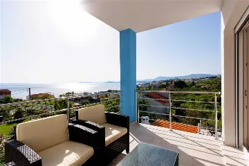 Podstrana Villa with 4 Bedrooms and Private Pool