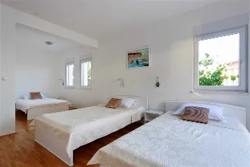 Podstrana Villa with 4 Bedrooms and Private Pool