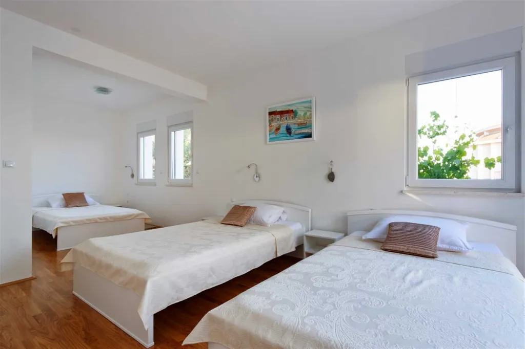 Podstrana Villa with 4 Bedrooms and Private Pool