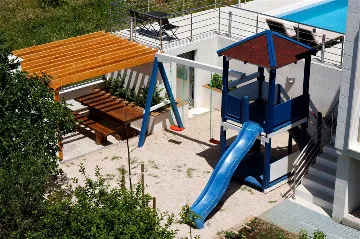 Podstrana Villa with 4 Bedrooms and Private Pool