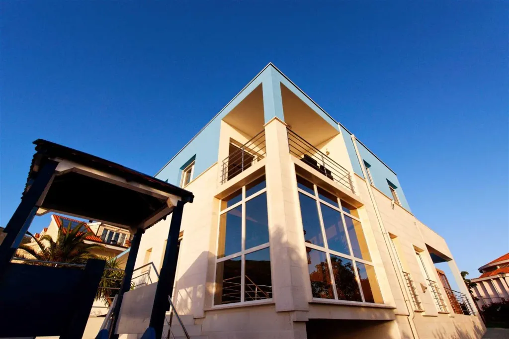Podstrana Villa with 4 Bedrooms and Private Pool