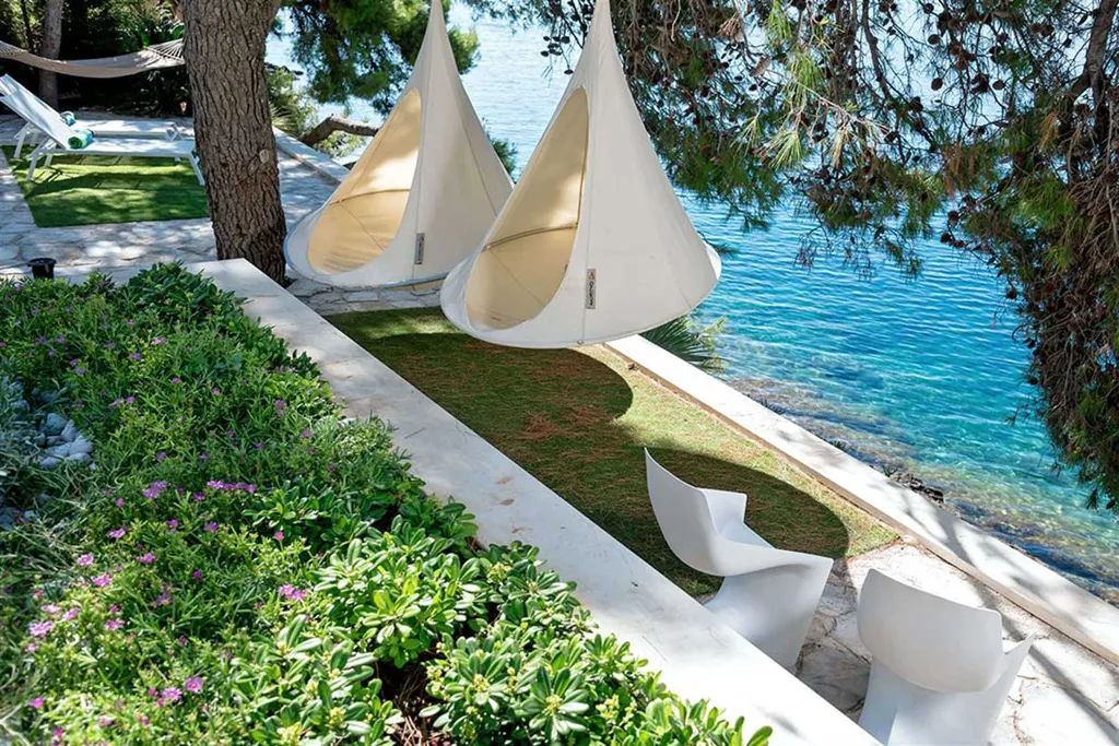 Air-Conditioned Villa in Sumartin for 13 Guests