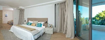 Air-Conditioned Villa in Sumartin for 13 Guests