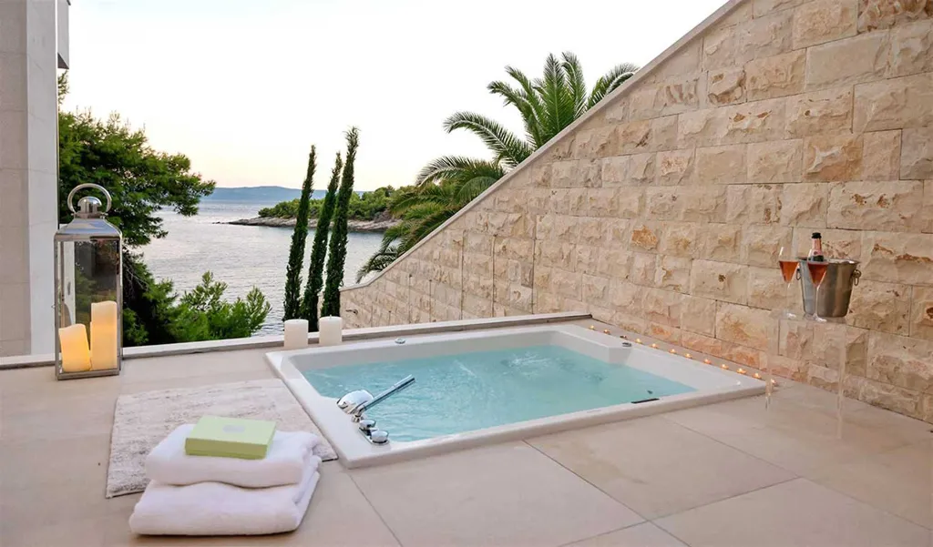 Air-Conditioned Villa in Sumartin for 13 Guests
