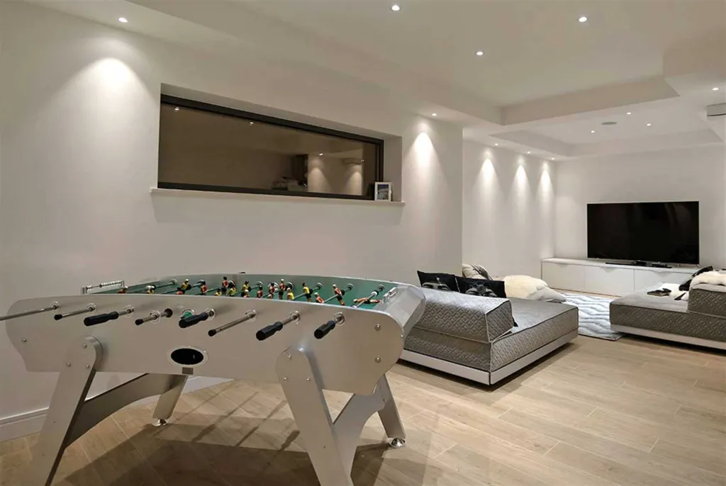 Air-Conditioned Villa in Sumartin for 13 Guests