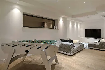 Air-Conditioned Villa in Sumartin for 13 Guests