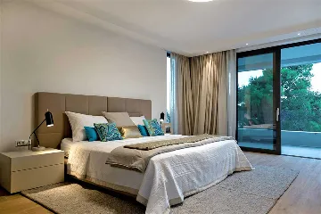 Air-Conditioned Villa in Sumartin for 13 Guests