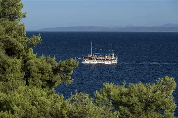 Air-Conditioned Villa in Sumartin for 13 Guests