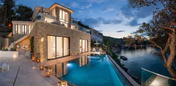 4-Bedroom Villa in Sumartin with Infinity Pool