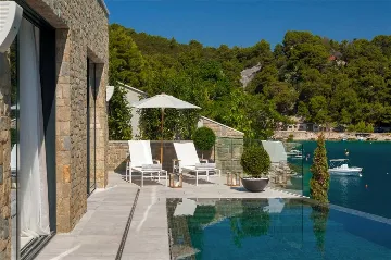 4-Bedroom Villa in Sumartin with Infinity Pool