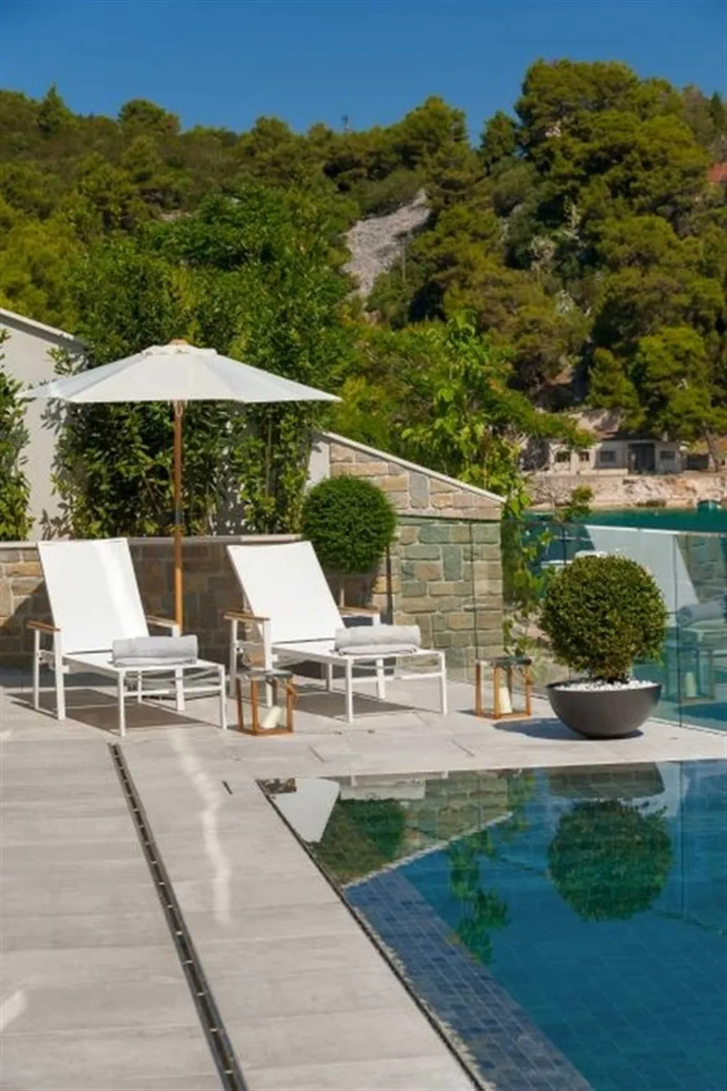 4-Bedroom Villa in Sumartin with Infinity Pool