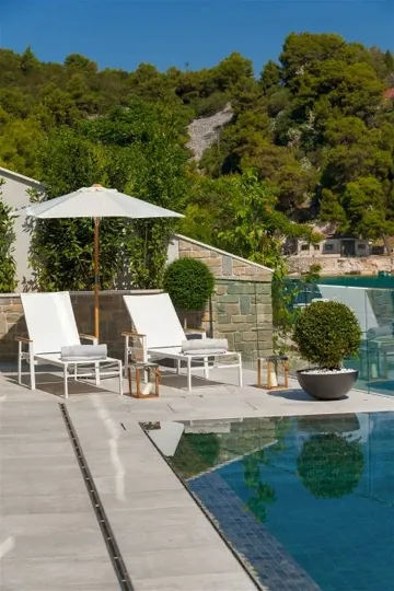 4-Bedroom Villa in Sumartin with Infinity Pool