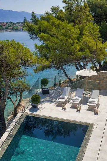 4-Bedroom Villa in Sumartin with Infinity Pool