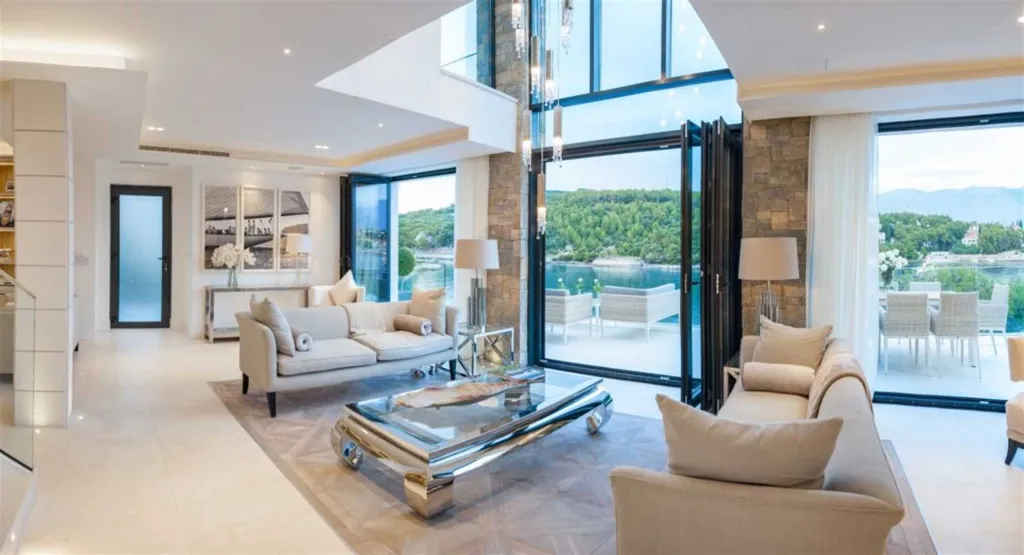 4-Bedroom Villa in Sumartin with Infinity Pool