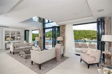 4-Bedroom Villa in Sumartin with Infinity Pool