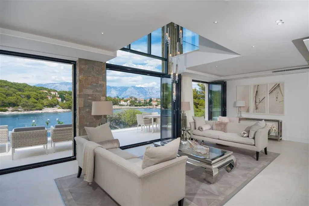 4-Bedroom Villa in Sumartin with Infinity Pool
