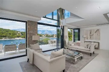 4-Bedroom Villa in Sumartin with Infinity Pool