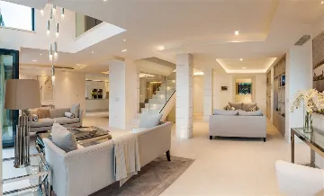 4-Bedroom Villa in Sumartin with Infinity Pool