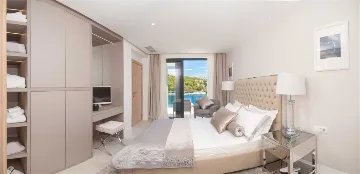 4-Bedroom Villa in Sumartin with Infinity Pool