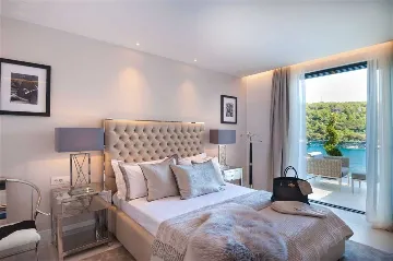 4-Bedroom Villa in Sumartin with Infinity Pool