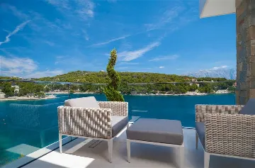 4-Bedroom Villa in Sumartin with Infinity Pool