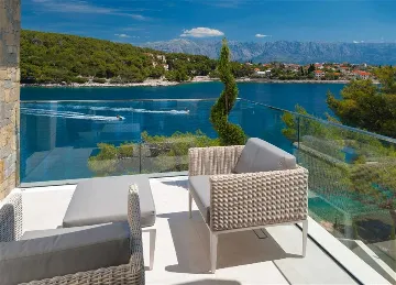 4-Bedroom Villa in Sumartin with Infinity Pool