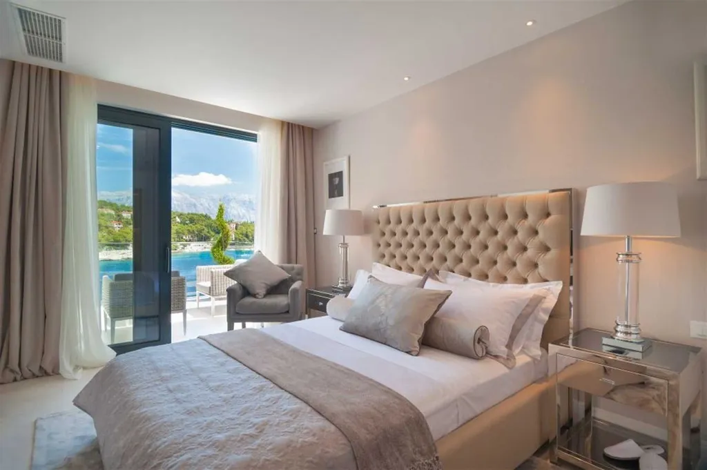 4-Bedroom Villa in Sumartin with Infinity Pool