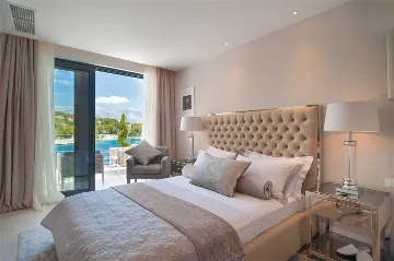 4-Bedroom Villa in Sumartin with Infinity Pool