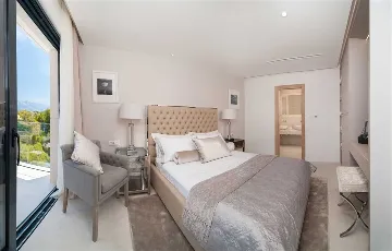 4-Bedroom Villa in Sumartin with Infinity Pool