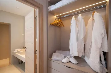 4-Bedroom Villa in Sumartin with Infinity Pool