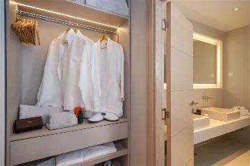 4-Bedroom Villa in Sumartin with Infinity Pool