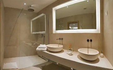 4-Bedroom Villa in Sumartin with Infinity Pool