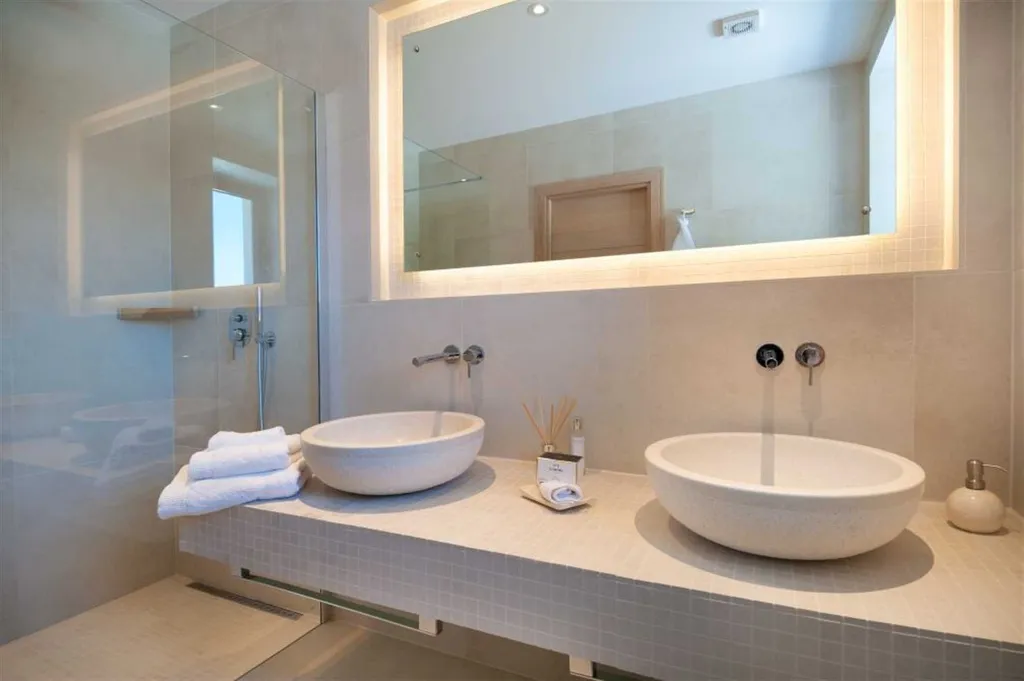 4-Bedroom Villa in Sumartin with Infinity Pool