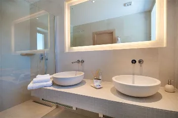 4-Bedroom Villa in Sumartin with Infinity Pool