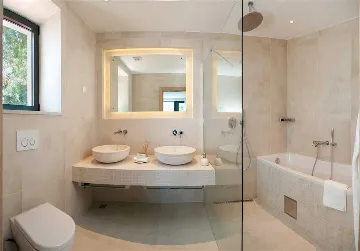 4-Bedroom Villa in Sumartin with Infinity Pool