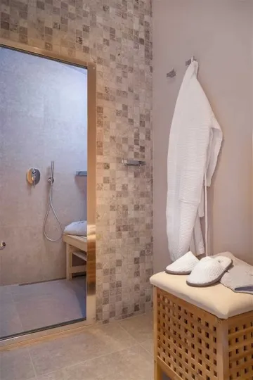 4-Bedroom Villa in Sumartin with Infinity Pool