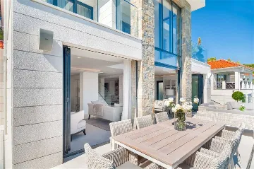 4-Bedroom Villa in Sumartin with Infinity Pool