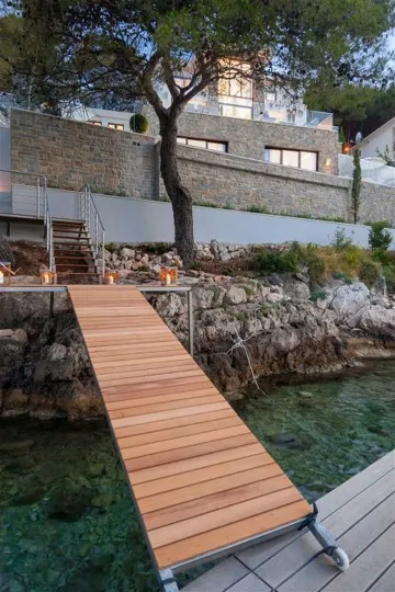 4-Bedroom Villa in Sumartin with Infinity Pool