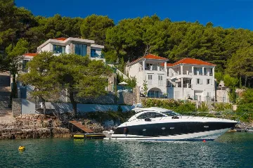 4-Bedroom Villa in Sumartin with Infinity Pool